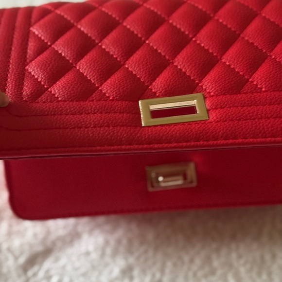 NWOT Karia Crossbody Bag Color Red - Picture 2 of 9